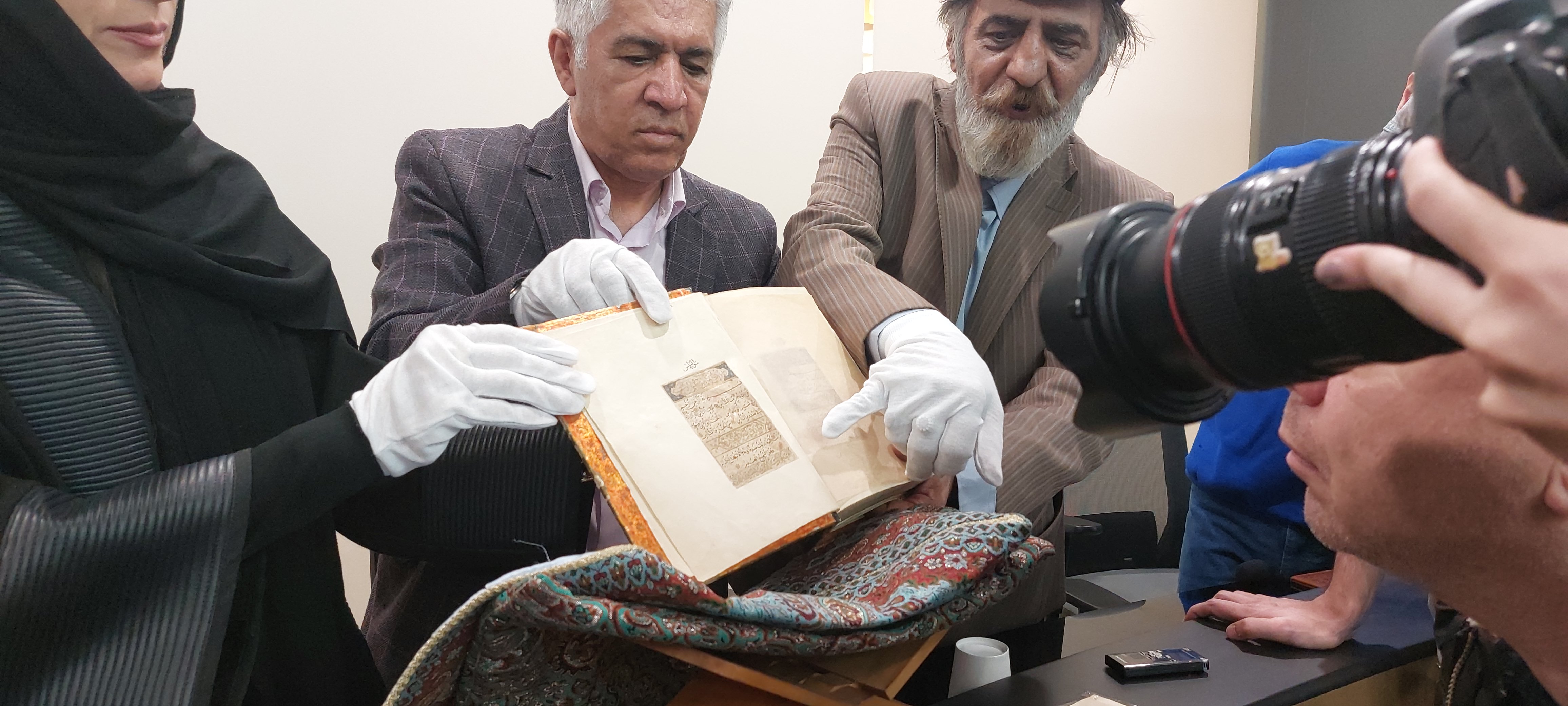 در مراسم رونمایی از قرآن یاقوت مستعصمی مطرح شد:
نسخ خطی بخشی از هویت ملی و تاریخ کشور هستند